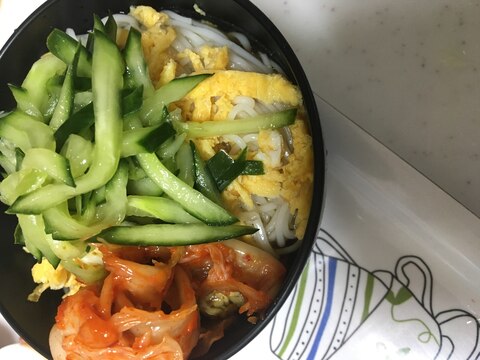 玉子ときゅうりと白菜キムチの素麺(^○^)